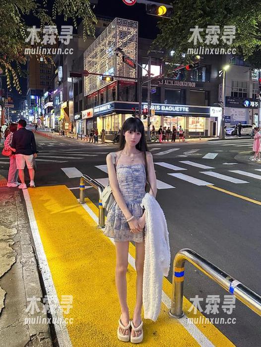 进入“17吃瓜网”的八卦线路时，我就想着，开车不如看轧，然后就被吸引住了！