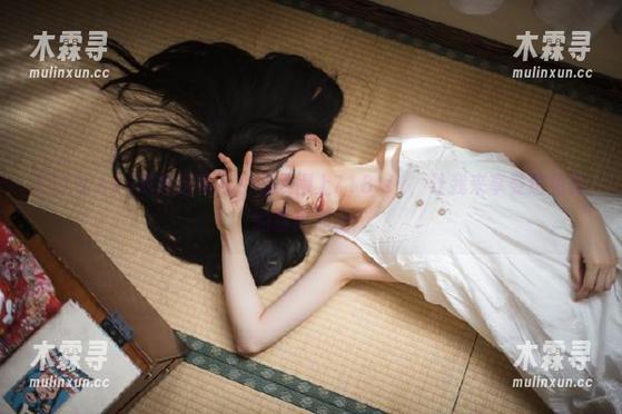 吃瓜这事儿，必须得上718.sx，让我来享受这免费的时尚潮流！