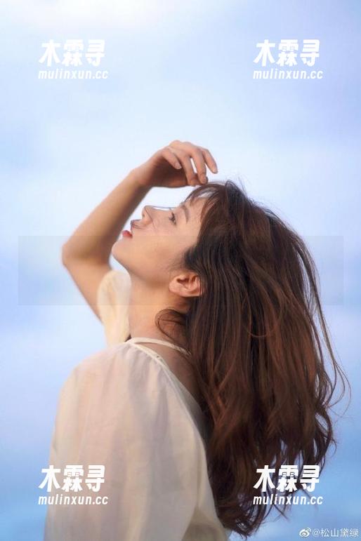 91黑料苹果版：黑料专区的新坦诚，感觉让人坐不住啊！
