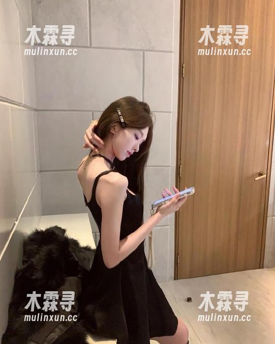 我飘在云端，想着那个露天传送门和www.吃瓜的关系。