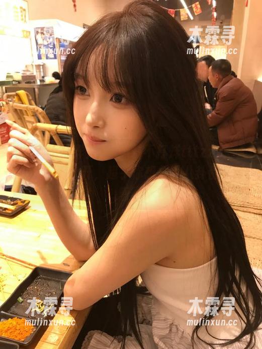 进“黑料不打烊tttzzz”入口，脑洞大开，超乎你想象的八卦都在等着。